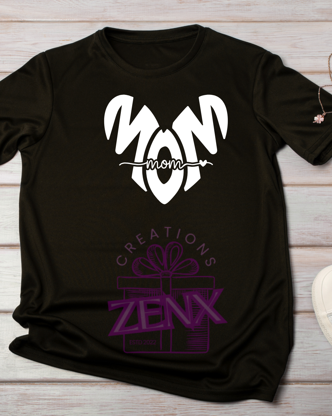 Mom Bold Heart Graphic T-Shirt — Black